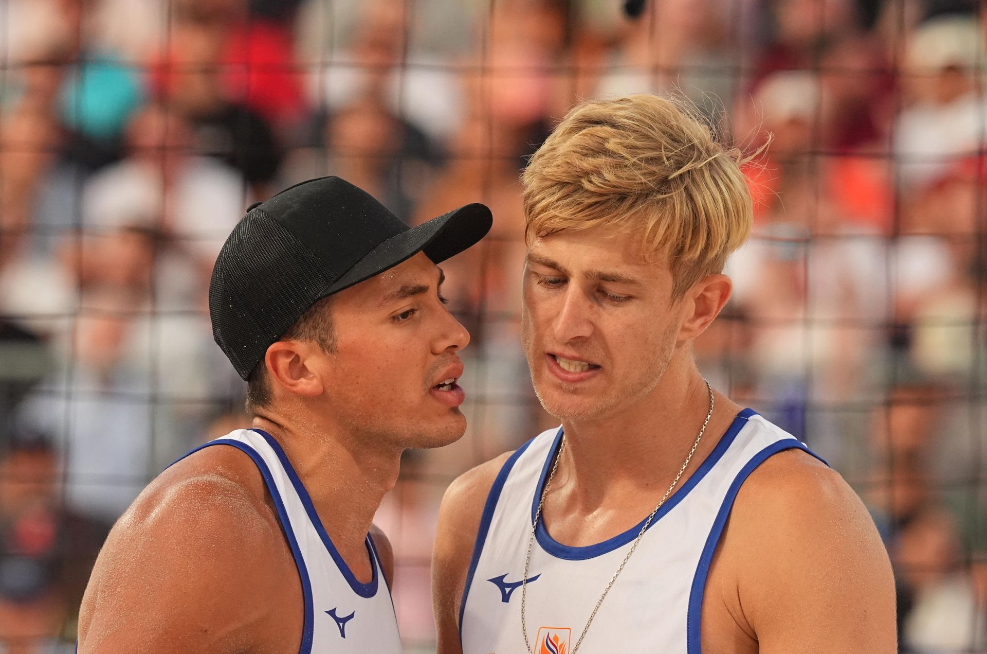 almería viert liefdevrijheid door middel van volleybalwedstrijden tegen lgtbifobie, een sportief evenement dat inclusie en gelijkheid promoot.
