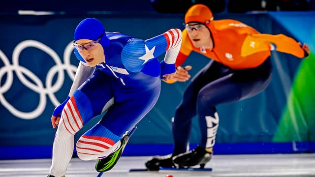almería viert liefdevrijheid met een volleybalwedstrijd tegen lgtbifobie, bevordert inclusie en respect in de sport.