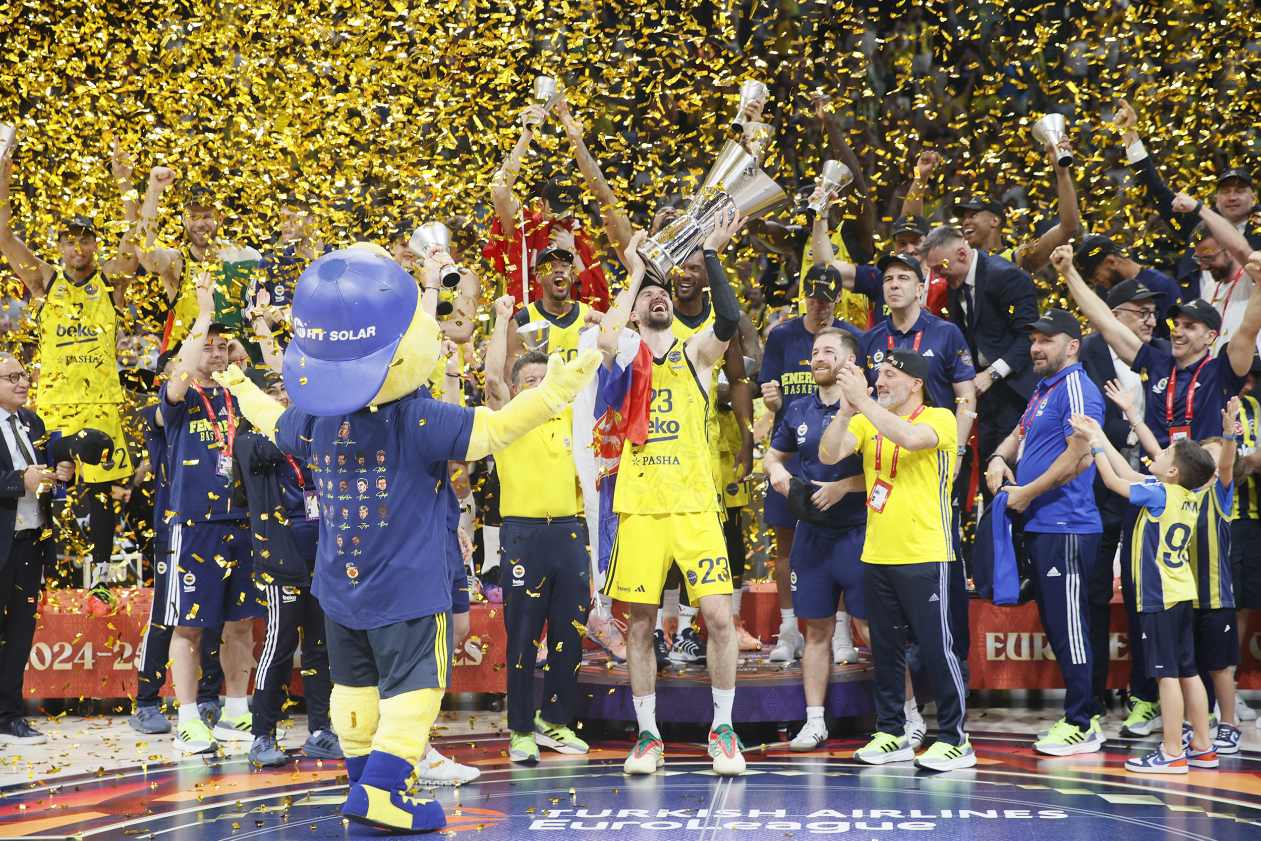 fenerbahçe beko bereikt de halve finale van de turkse beker, klaar voor spannende wedstrijden en geweldige prestaties.