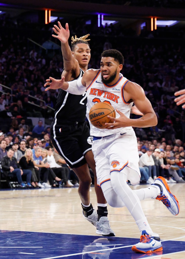 de knicks willen een atletische voormalige nets-speler aantrekken om hun team te versterken en hun prestaties te verbeteren.