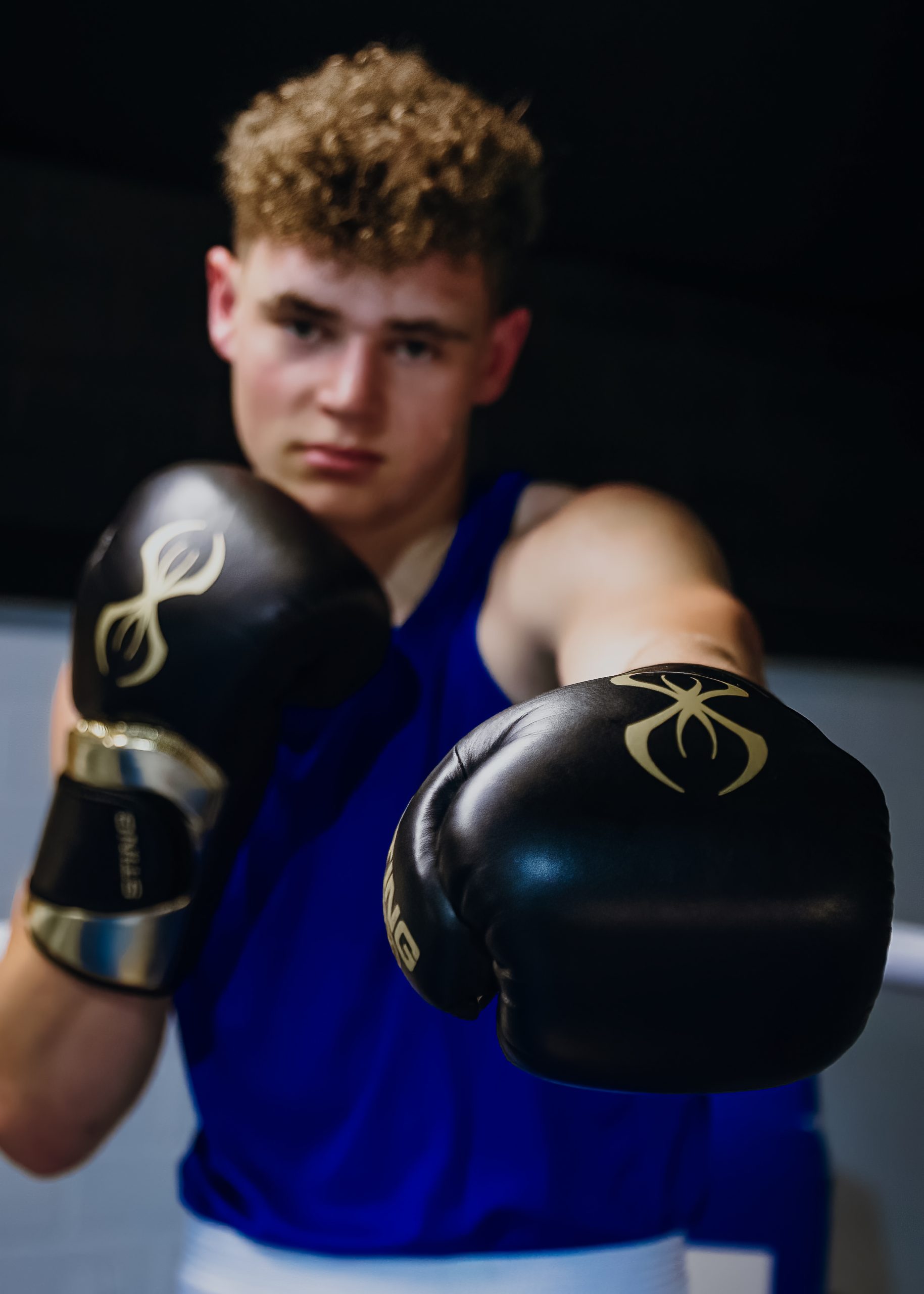 ontdek de stijgende populariteit van boksen onder jongens en hoe deze sport steeds meer jongeren aantrekt voor kracht, discipline en zelfvertrouwen.