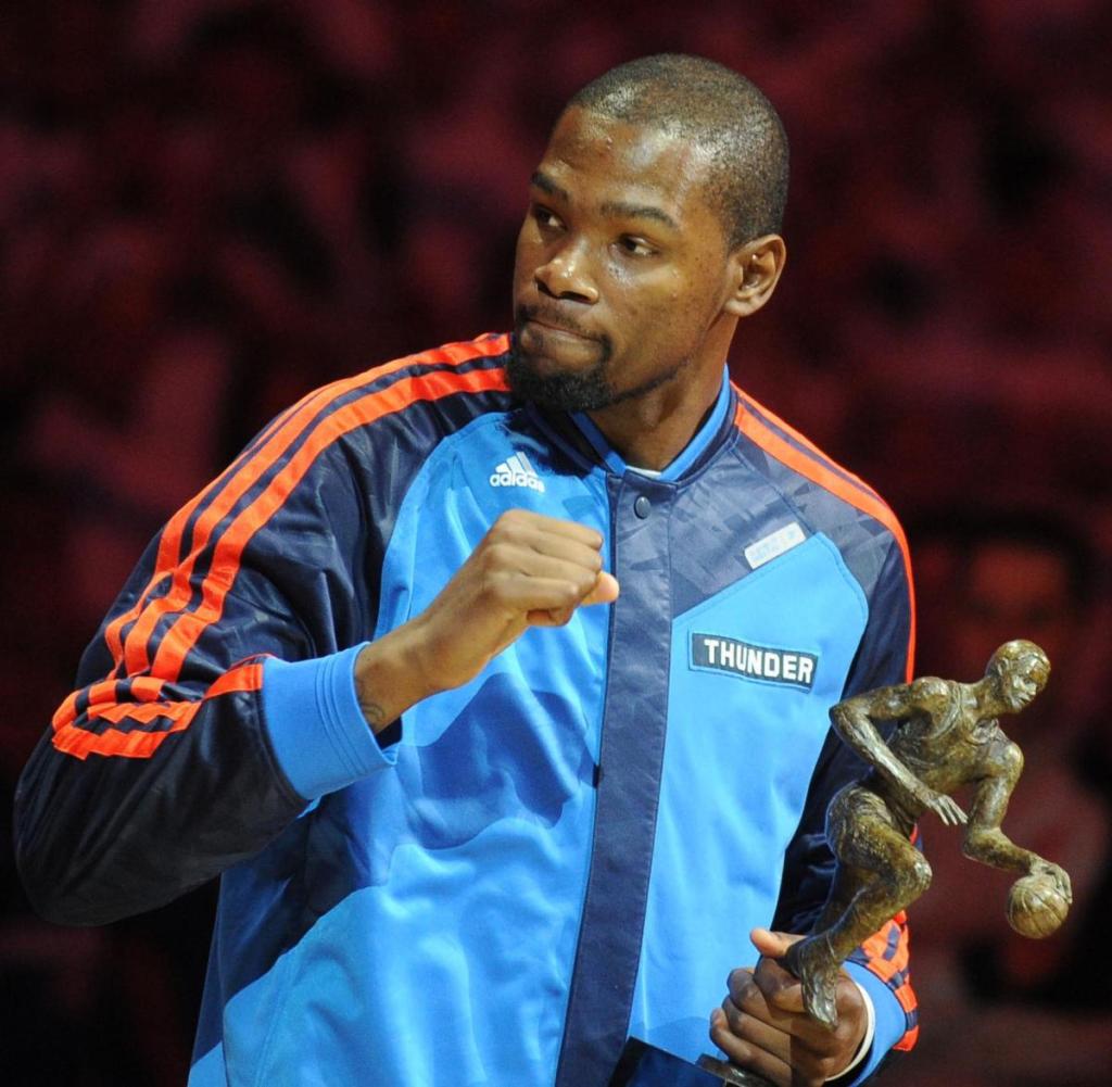 kevin durant prijst voormalig wisconsin-speler voor zijn indrukwekkende prestaties en bijdrage aan het basketbalteam.
