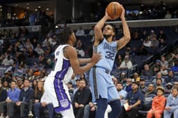 oud-basketbalster uit wisconsin wint de euroleague en wordt uitgeroepen tot mvp, een indrukwekkende prestatie in haar carrière.